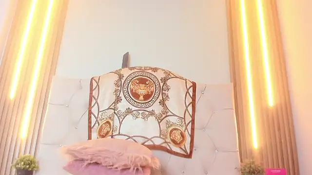 Alexa Bravva online show from April 8, 2026, 3:50 am