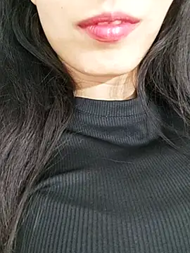 Snapshot of saraaxx1 chatting on November 11, 2025, 3:34 pm saraaxx1 online show from November 11, 2025, 3:34 pm