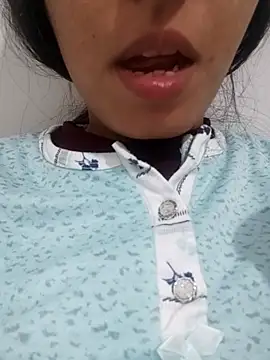 Snapshot of saraaxx1 chatting on November 17, 2025, 10:10 am saraaxx1 online show from November 17, 2025, 10:10 am