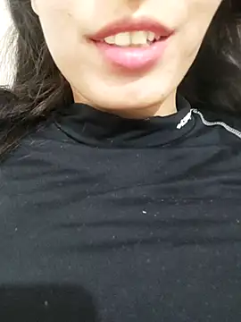 Snapshot of saraaxx1 chatting on December 3, 2025, 7:01 pm saraaxx1 online show from December 3, 2025, 7:01 pm