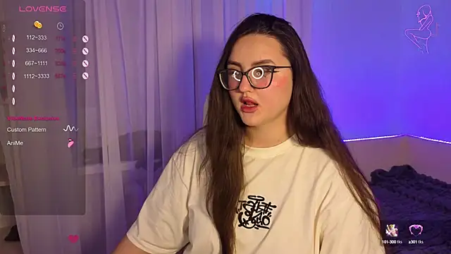 Snapshot of MiraLuccian chatting on September 17, 2025, 7:37 pm MiraLuccian online show from September 17, 2025, 7:37 pm