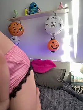 Snapshot of MiraLuccian chatting on October 15, 2025, 2:06 pm MiraLuccian online show from October 15, 2025, 2:06 pm