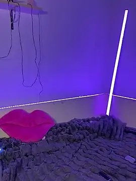 Snapshot of MiraLuccian chatting on February 12, 2026, 3:40 pm MiraLuccian online show from February 12, 2026, 3:40 pm