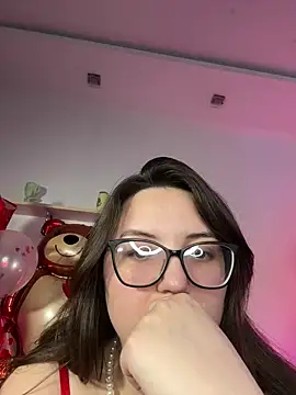 Snapshot of MiraLuccian chatting on February 14, 2026, 8:49 pm MiraLuccian online show from February 14, 2026, 8:49 pm