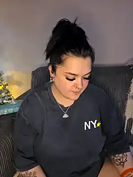 Saucy-Serenity online show from November 27, 2025, 8:33 pm