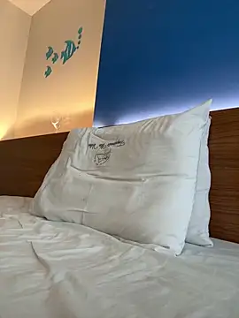 Snapshot of Elen chatting on April 7, 2026, 10:37 am Elen online show from April 7, 2026, 10:37 am