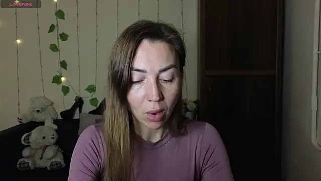 Snapshot of Kiss_julli88I chatting on March 13, 2025, 12:35 pm Kiss julli88I online show from March 13, 2025, 12:35 pm