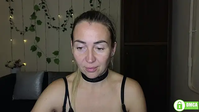 Snapshot of Kiss_julli88I chatting on November 3, 2025, 6:31 pm Kiss julli88I online show from November 3, 2025, 6:31 pm