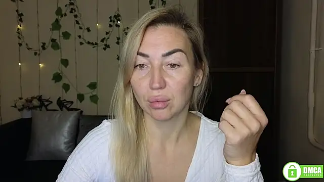 Snapshot of Kiss_julli88I chatting on November 14, 2025, 6:23 am Kiss julli88I online show from November 14, 2025, 6:23 am