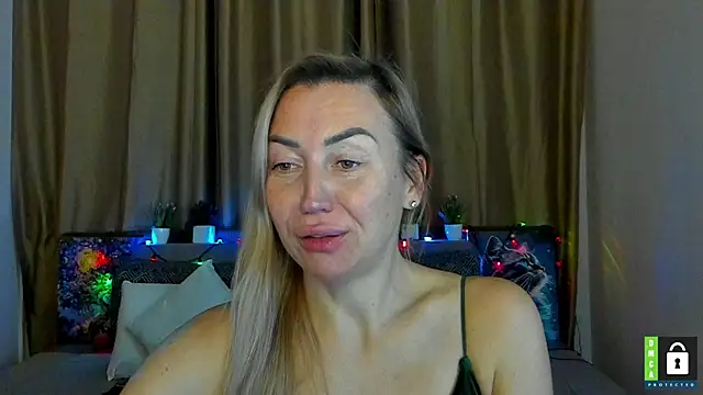 Snapshot of Kiss_julli88I chatting on December 13, 2025, 7:53 pm Kiss julli88I online show from December 13, 2025, 7:53 pm