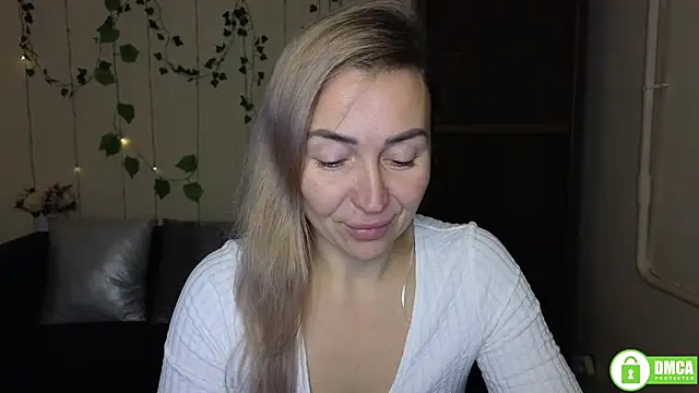 Snapshot of Kiss_julli88I chatting on December 14, 2025, 6:23 pm Kiss julli88I online show from December 14, 2025, 6:23 pm