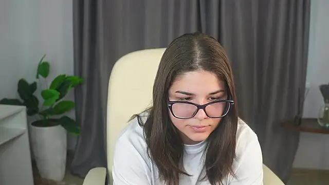 FloraBanford online show from March 17, 2025, 11:10 am