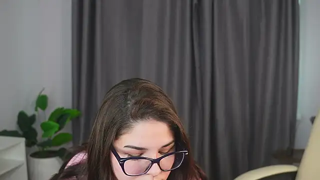 FloraBanford online show from March 17, 2025, 2:12 pm