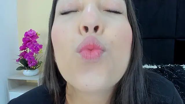 MaddyCrofft online show from March 10, 2026, 11:26 am