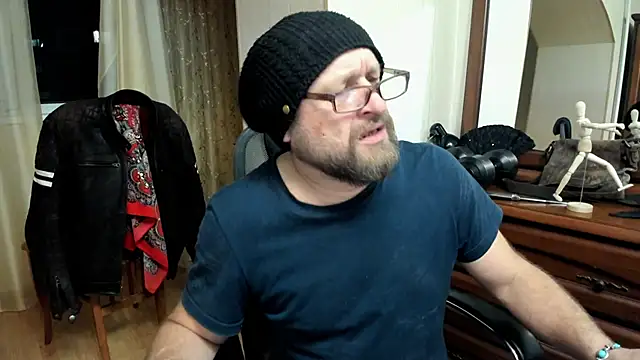 Snapshot of Grandor_M chatting on March 14, 2025, 4:40 pm Grandor M online show from March 14, 2025, 4:40 pm