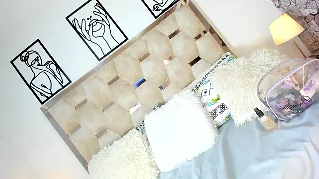 Small Hot19 online show from September 9, 2025, 12:15 pm