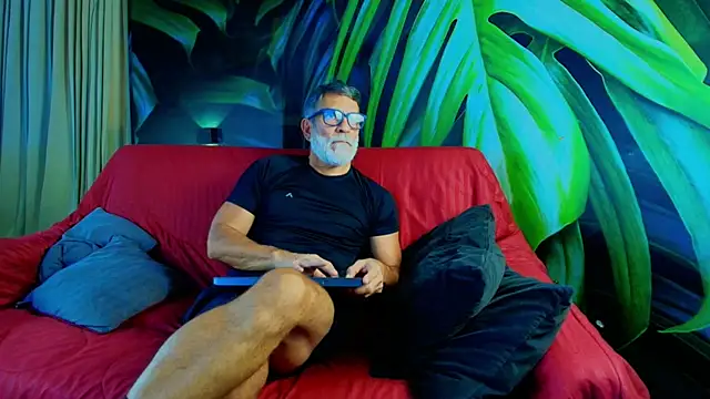 Snapshot of LukeCrews chatting on September 30, 2025, 7:19 pm LukeCrews online show from September 30, 2025, 7:19 pm