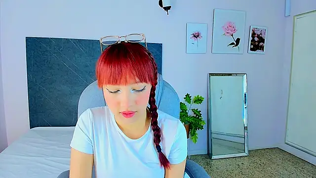 Snapshot of sharon_rosse__ chatting on October 8, 2025, 12:14 pm sharon rosse online show from October 8, 2025, 12:14 pm