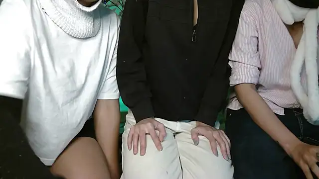 Snapshot of NaughtyThrouple007 chatting on January 5, 2026, 8:01 pm NaughtyThrouple007 online show from January 5, 2026, 8:01 pm