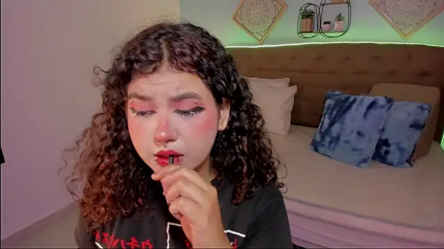 Snapshot of _Lilly_miller chatting on November 19, 2025, 6:52 pm Lilly miller online show from November 19, 2025, 6:52 pm