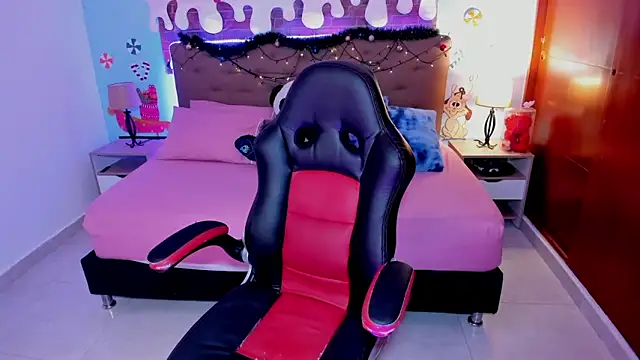 Snapshot of _Lilly_miller chatting on December 19, 2025, 6:59 pm Lilly miller online show from December 19, 2025, 6:59 pm