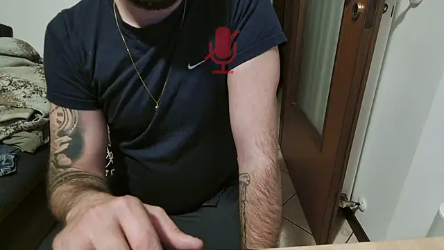 maialinofriuli online show from October 10, 2025, 1:04 am