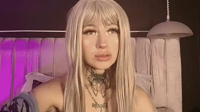 Snapshot of Zhally_Dee chatting on November 3, 2025, 6:31 pm Zhally Dee online show from November 3, 2025, 6:31 pm