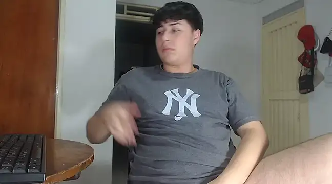 Snapshot of CrissConor chatting on March 13, 2025, 11:27 pm CrissConor online show from March 13, 2025, 11:27 pm