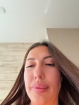 AleksandraRich online show from May 12, 2026, 1:47 am
