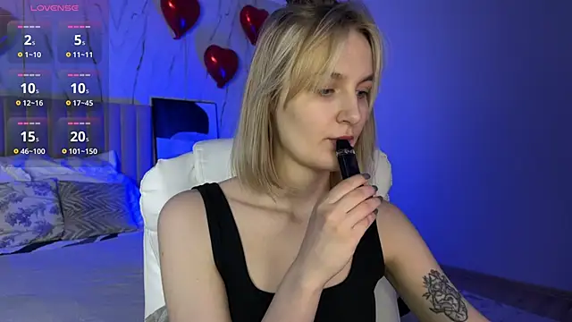  Vikky Moon  online show from March 16, 2026, 12:49 am