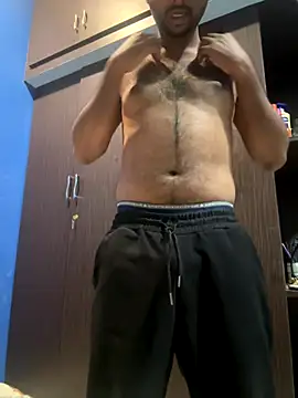 Snapshot of MIRTHICK2002 chatting on October 31, 2025, 11:33 am MIRTHICK2002 online show from October 31, 2025, 11:33 am