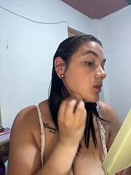 Snapshot of roldanmary chatting on February 10, 2026, 2:59 am roldanmary online show from February 10, 2026, 2:59 am