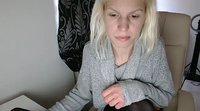 ElssaRush online show from March 9, 2025, 6:39 am