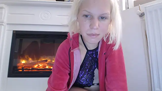 ElssaRush online show from October 18, 2025, 10:49 am