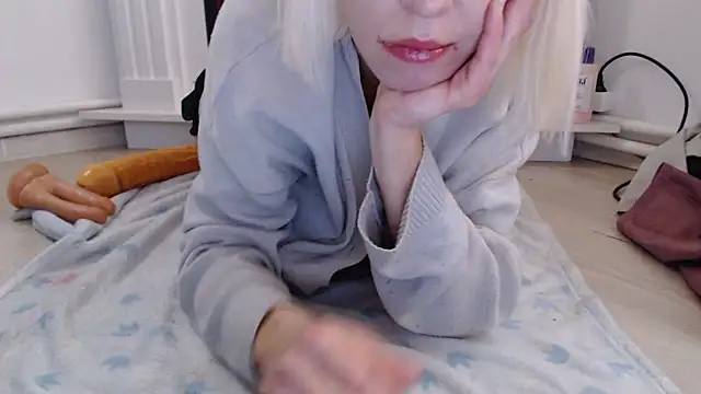 ElssaRush online show from November 5, 2025, 12:38 pm