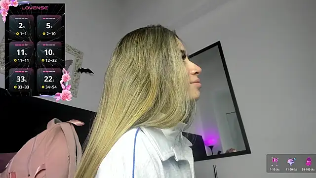 Lola Blondie online show from October 27, 2025, 12:09 pm