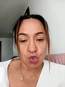 Snapshot of weet_Evans___ chatting on February 6, 2026, 4:32 pm weet Evans online show from February 6, 2026, 4:32 pm