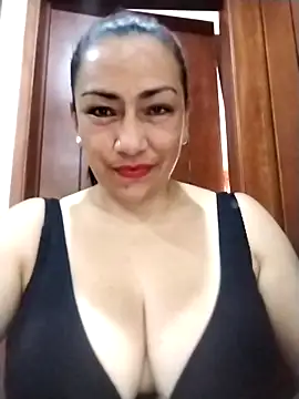 Snapshot of Carlasm- chatting on November 6, 2025, 10:10 pm Carlasm- online show from November 6, 2025, 10:10 pm