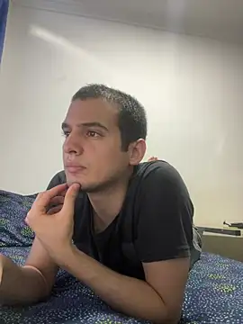 Snapshot of Thiagobb7 chatting on February 28, 2026, 10:33 pm Thiagobb7 online show from February 28, 2026, 10:33 pm