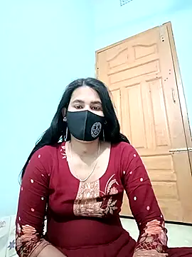 Hot-Nipa online show from March 18, 2025, 5:10 pm