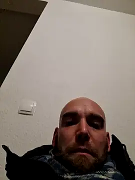 Snapshot of Smokeym123 chatting on February 21, 2026, 7:04 pm Smokeym123 online show from February 21, 2026, 7:04 pm