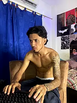 Snapshot of Zayn_kane chatting on October 31, 2025, 12:33 am Zayn kane online show from October 31, 2025, 12:33 am