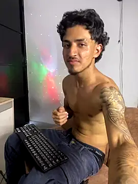 Snapshot of Zayn_kane chatting on November 14, 2025, 7:01 pm Zayn kane online show from November 14, 2025, 7:01 pm