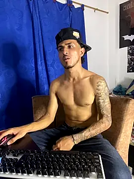 Snapshot of Zayn_kane chatting on November 28, 2025, 10:23 pm Zayn kane online show from November 28, 2025, 10:23 pm