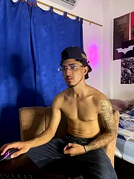 Snapshot of Zayn_kane chatting on December 16, 2025, 12:37 am Zayn kane online show from December 16, 2025, 12:37 am