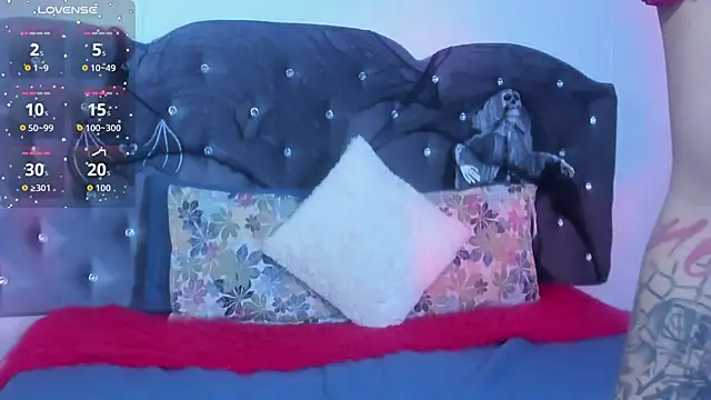 Snapshot of Lia_Valmont chatting on October 24, 2025, 12:23 pm Lia Valmont online show from October 24, 2025, 12:23 pm