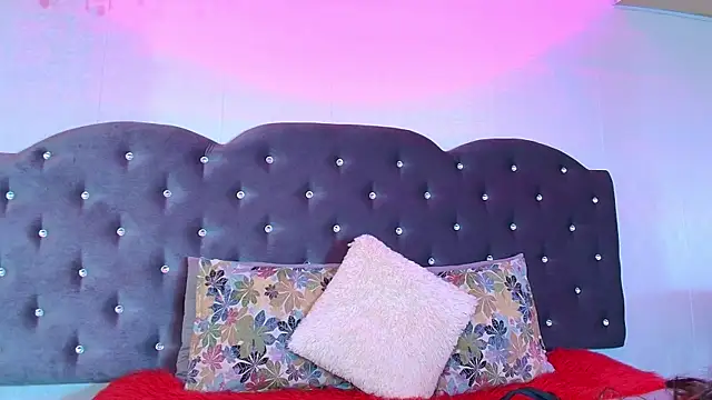 Snapshot of Lia_Valmont chatting on November 14, 2025, 12:48 pm Lia Valmont online show from November 14, 2025, 12:48 pm