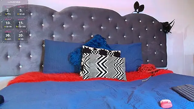 Snapshot of Lia_Valmont chatting on December 4, 2025, 12:14 pm Lia Valmont online show from December 4, 2025, 12:14 pm