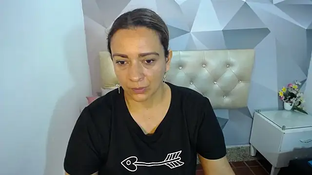 Milf-Prettyboobs online show from November 18, 2025, 10:52 am