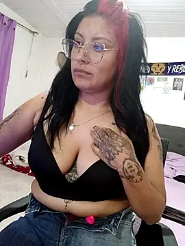 Snapshot of DaniPoison chatting on February 8, 2026, 2:15 am DaniPoison online show from February 8, 2026, 2:15 am